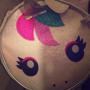 I am selling an unicorn purse